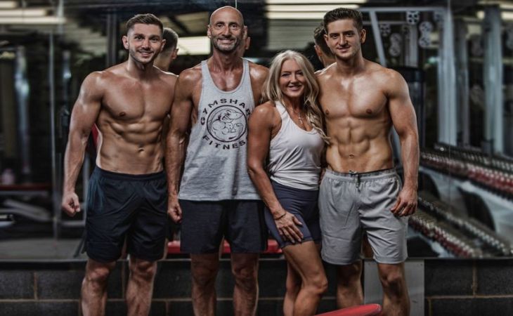 Вся семья похудела и изменилась до неузнаваемости из-за смертельной болезни бабушки