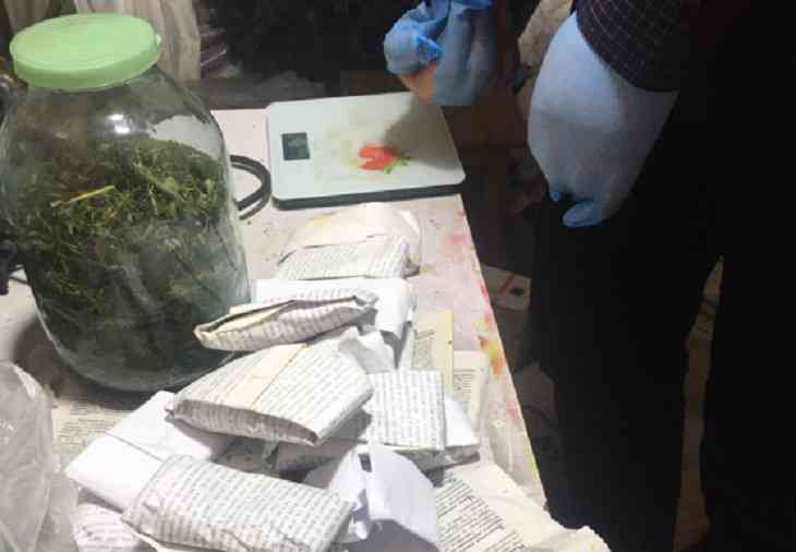 37 свертков с наркотиками нашли под кроватью у парня из-под Смолевичей 