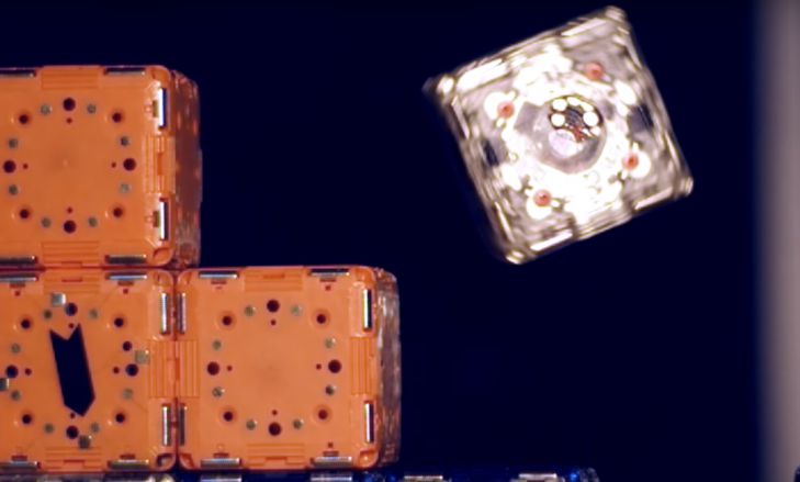 Инженеры создали роботов-кубиков с коллективным разумом