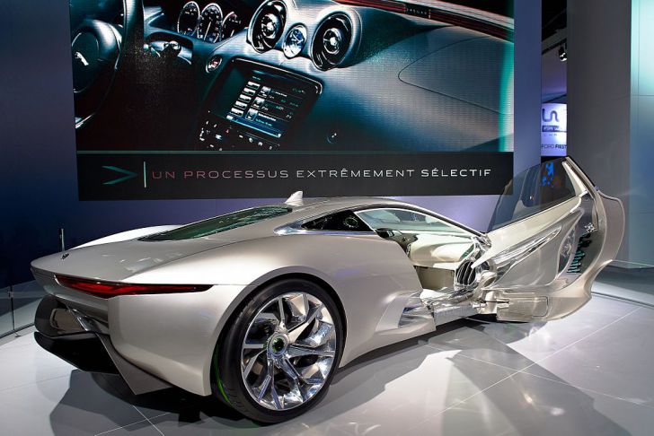 Jaguar из фильма про Джеймса Бонда выставлен на аукцион Jaguar из фильма про Джеймса Бонда выставлен на аукцион
