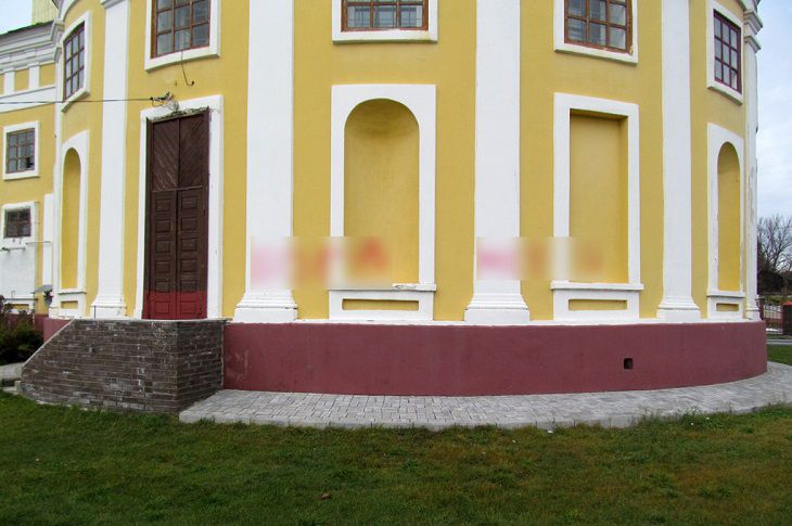 В Чечерске парень разрисовал городские достопримечательности. Художника не оценили