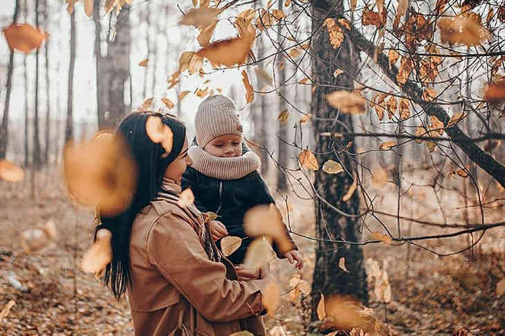 девушка в лесу