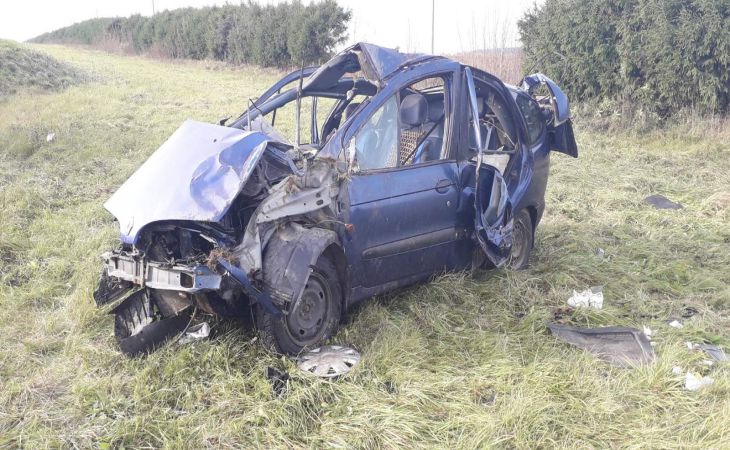 В Докшицком районе опрокинулось авто: непристегнутые водитель и его жена вылетели из салона