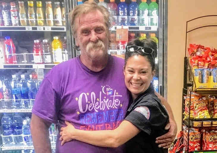 Девушка помогла бездомному и забыла об этом. Она не поверила своим глазам, когда встретила его спустя 14 лет Девушка помогла бездомному и забыла об этом. Она не поверила своим глазам, когда встретила его спустя 14 лет