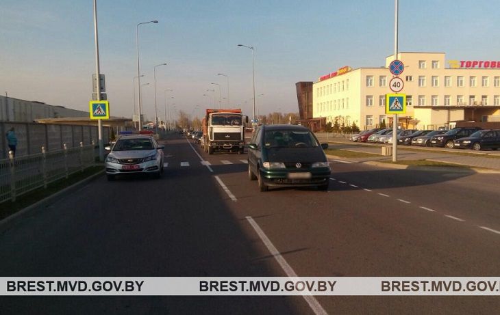 В Кобрине женщина-водитель сбила пешехода: он в больнице