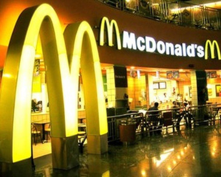 Гендиректора McDonald’s уволили из-за романа с его подчиненной