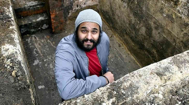 Мужчина рыл яму во дворе и сделал невероятную находку