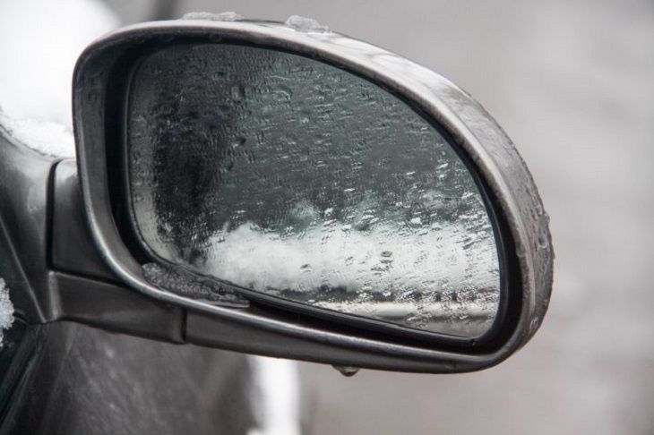 В Минске парень украл зеркала с 6 авто. Нашли по камерам наблюдения