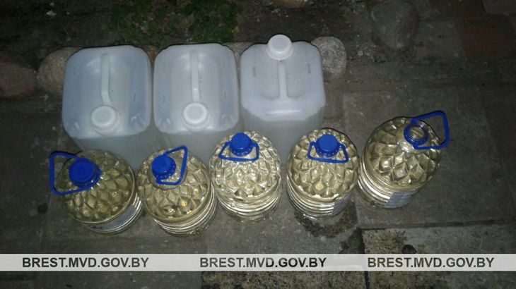 Жителя Бреста лишили 100 л жидкости со спиртом 