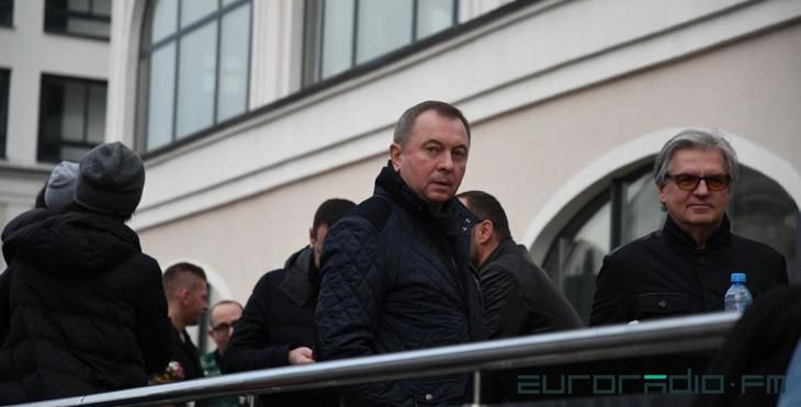 Владимира Макея заметили на раздаче бургеров от Тимати Владимира Макея заметили на раздаче бургеров от Тимати