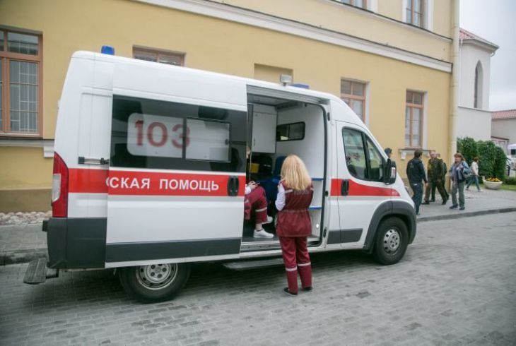 Мужчина потерял сознание и его выкинули из маршрутки в Украине
