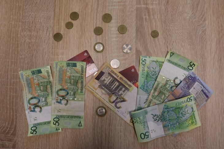 Может ли бухгалтер в Беларуси зарабатывать до 2000 рублей?