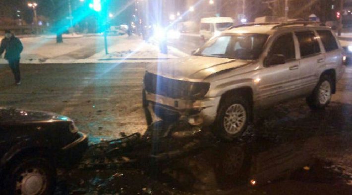 В Минске «Фольксваген» столкнулся с «Джипом», пострадали трое‍