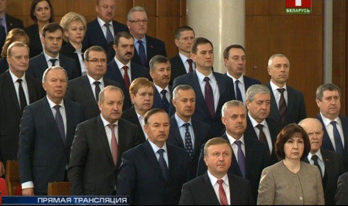 Фото топ-чиновников, которые слушают гимн Беларуси
