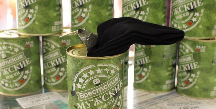 В Бресте к 23 февраля выпустили консервы с носками