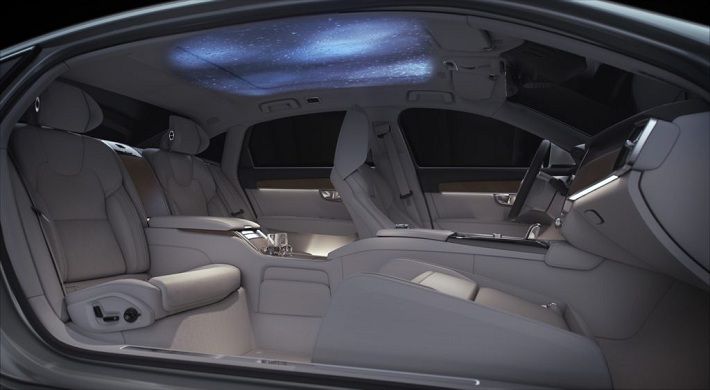 Автомобиль-кинотеатр: Volvo представила S90 с проектором в салоне‍