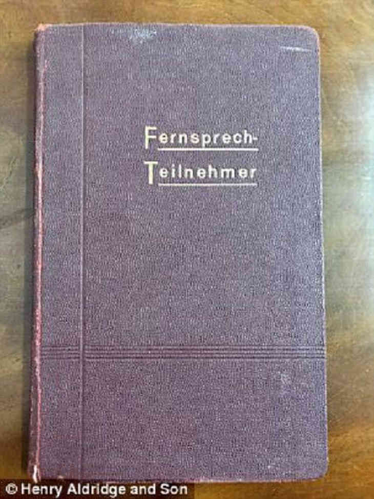 На аукционе в Великобритании продан телефонный справочник Гитлера