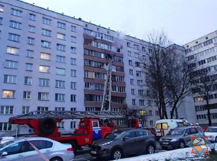 В Минске открытым пламенем горела квартира‍