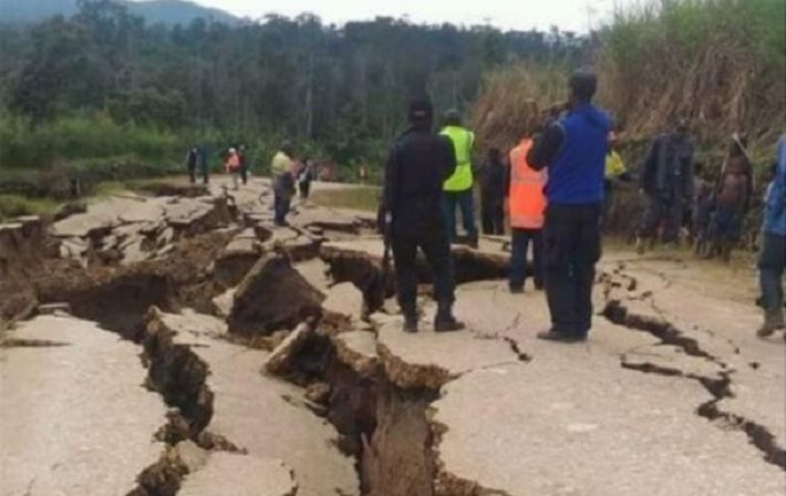 Землетрясение гвинея. Папуа новая Гвинея землетрясение. Землетрясение в Папуа новая Гвинея сейчас. Мощное землетрясение зафиксировано в Папуа - новой Гвинее. В Папуа - новой Гвинее произошло землетрясение магнитудой 5,2.