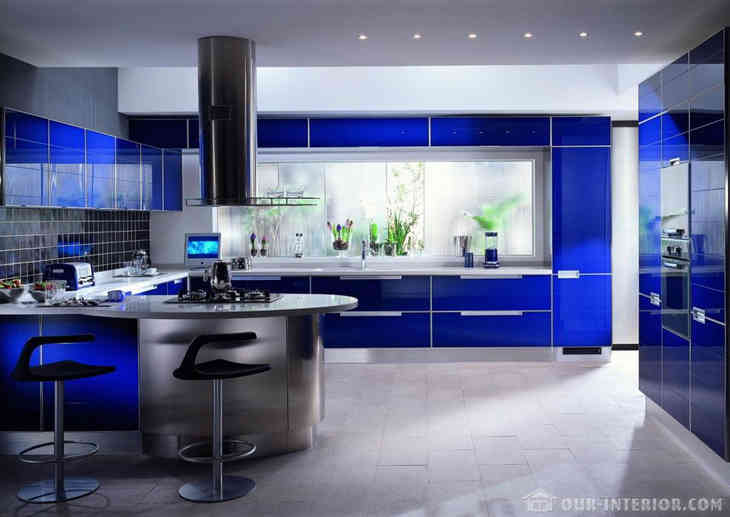 Ярко-синяя кухня