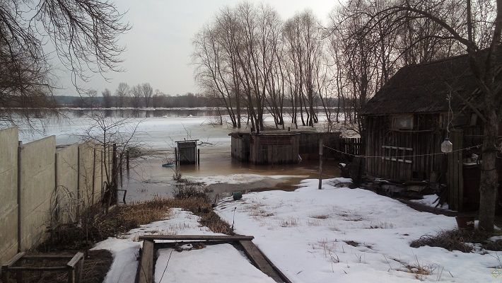 Паводковыми водами подтоплены дороги и 8 подворий в Гомельской области