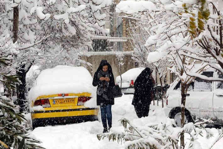 Снегопады обрушились на Иран, закрыты аэропорты и школы