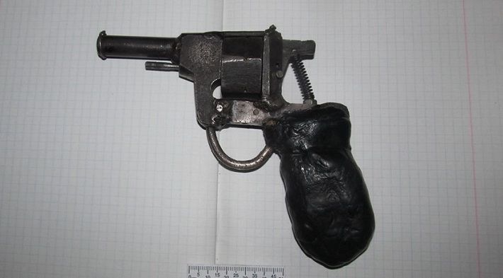 У студента-биолога из Могилева изъяли самодельное оружие‍