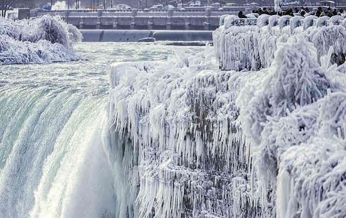В США частично замёрз Ниагарский водопад‍