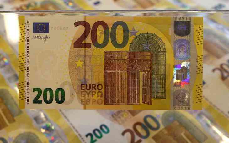 Новые купюры в 100 и 200 евро вводятся в обращение в ЕС
