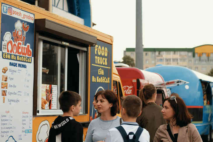 «Улитки, молочный лимонад, жареное мороженое»: в Гродно проходит Vulitsa Ezha