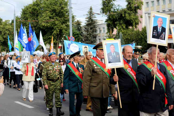 Военный парад, солдатская каша и многочисленные концерты: в Гродно проходит День независимости 