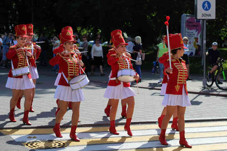 «Летчик, моряк и печка на колесах»: в Гродно прошел парад колясок 