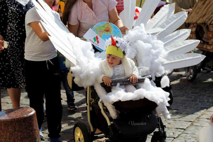 «Летчик, моряк и печка на колесах»: в Гродно прошел парад колясок 