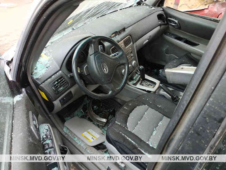 Водитель Subaru снес светофор и разбил четыре легковушки в Минске