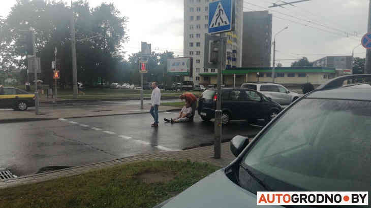 В Гродно сбили пешехода - мужчину с травмой головы забрала скорая