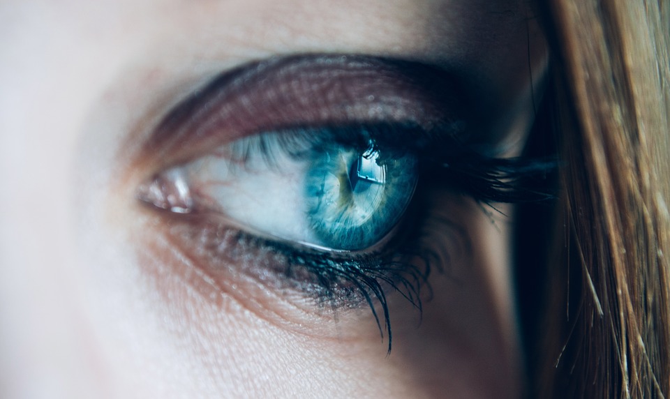 7 трюков для тех, кто хочет увеличить глаза