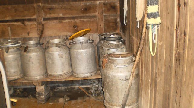 В Шарковщине у пчеловода изъяли больше 380 литров браги