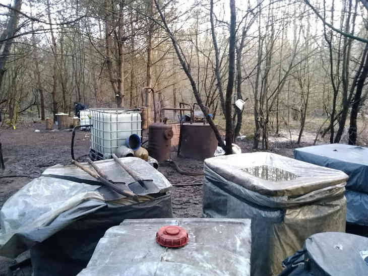 В Гродненской области в лесу обнаружен мини-завод по производству самогона