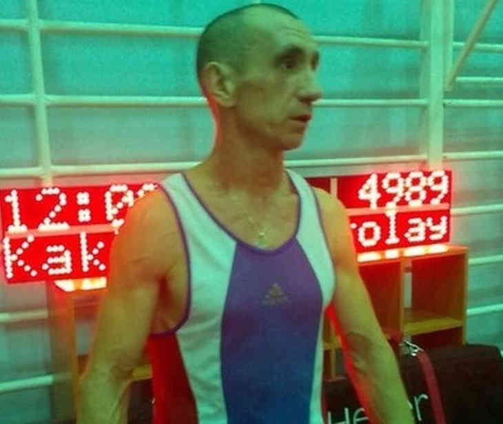 мировой рекорд по подтягиванию. рекорд по подтягиваниям. мировой рекорд по подтягиванию. мировой рекорд по подтягиваниям. рекордсмен по подтягиваниям.