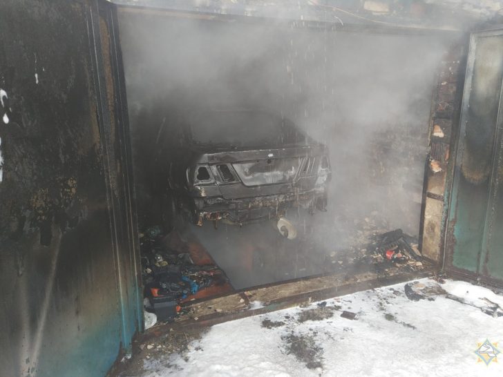 В Минске в гараже сгорел автомобиль