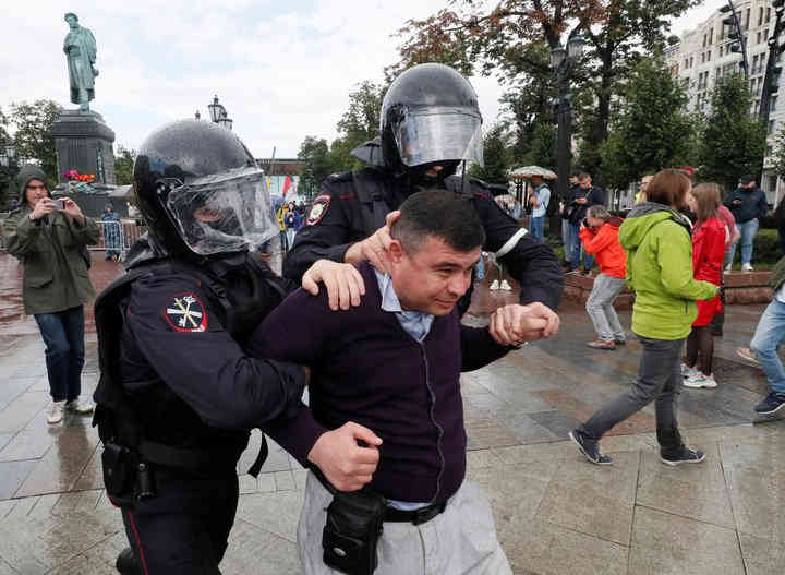 В Москве — новая акция протеста: более 300 человек задержаны