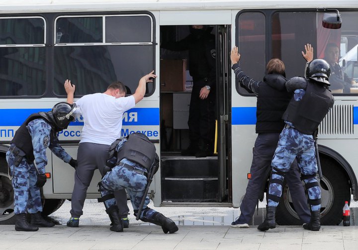В Москве — новая акция протеста: более 300 человек задержаны