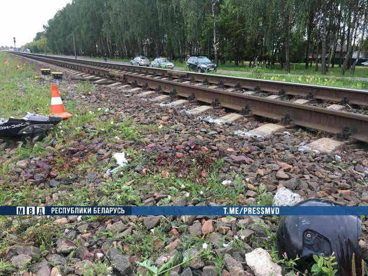 В Шклове 15-летний школьник на скутере попал под поезд — подростку оторвало ноги