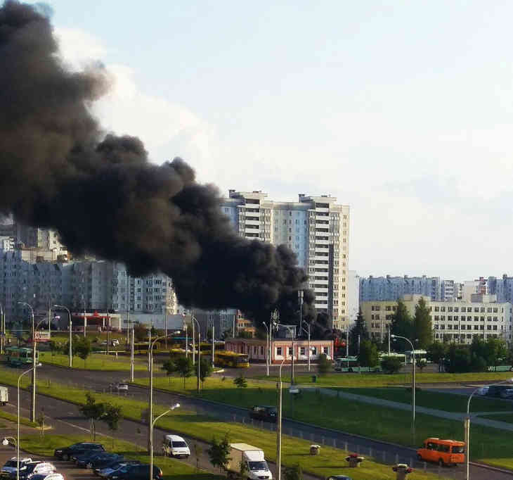 «Черный дым поднялся над городом»: в Минске горел автобус 