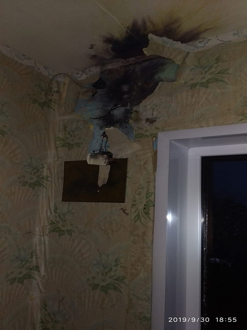 В Рогачевском районе из-за удара молнии загорелся дом