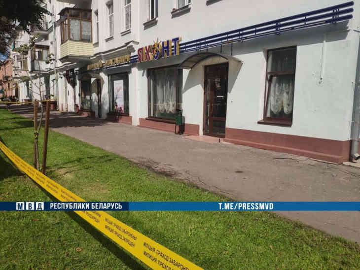 «Связали продавца и распылили перцовый газ»: в Минске обокрали ювелирный магазин