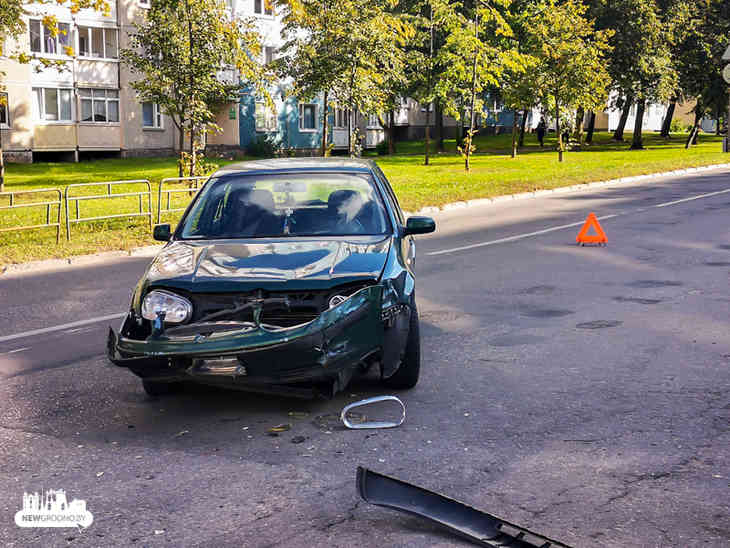 В Гродно водитель Mazda при обгоне влетел в Volkswagen