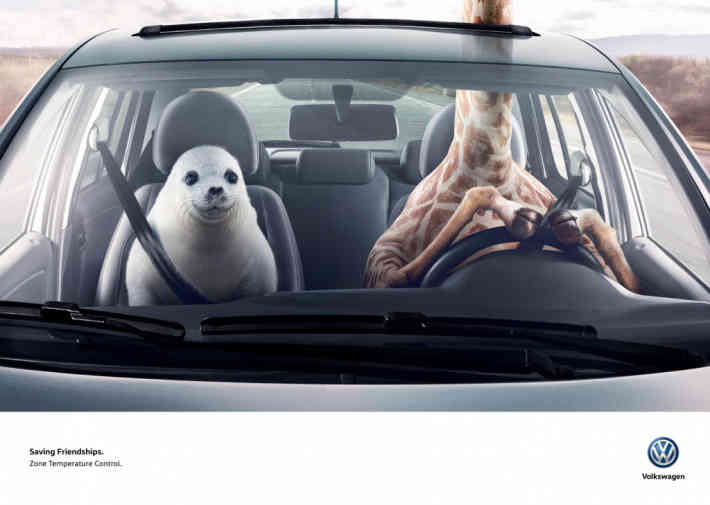 Volkswagen усадил животных из разных климатов в одну машину