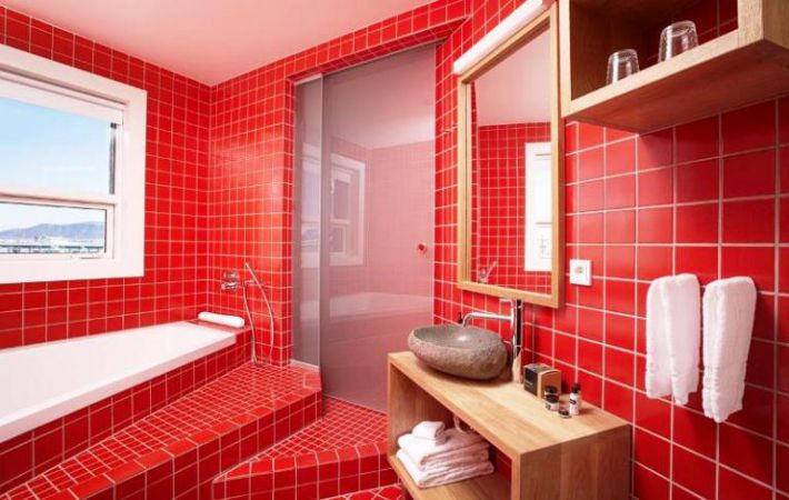 Красная плитка для ванной комнаты