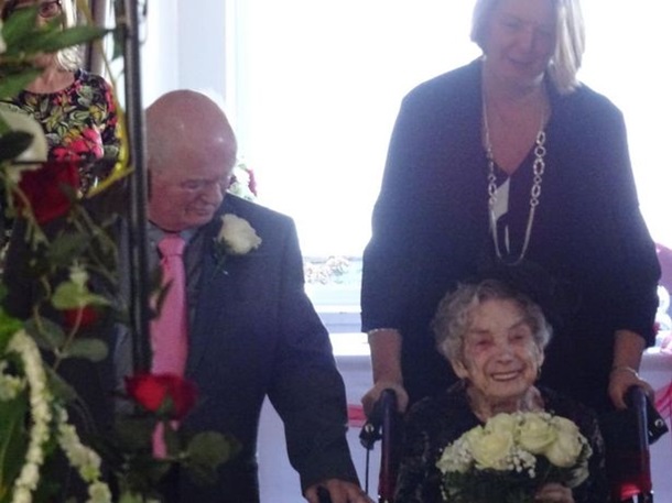 В Великобритании женщина впервые вышла замуж в 100 лет